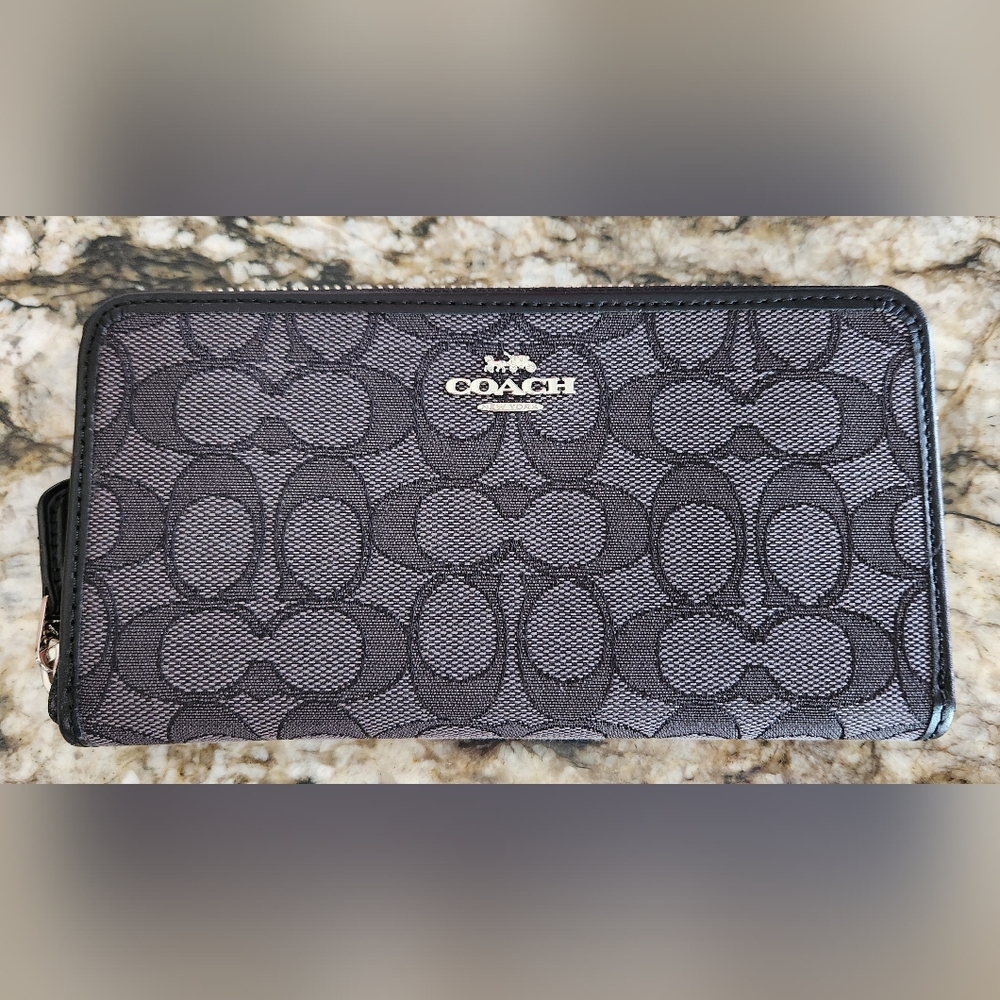 Coach Zip Wallet F54633